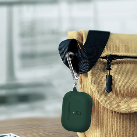 Silikonowe etui z karabińczykiem Bizon Case Headphone Silicone do AirPods 4, ciemnozielone