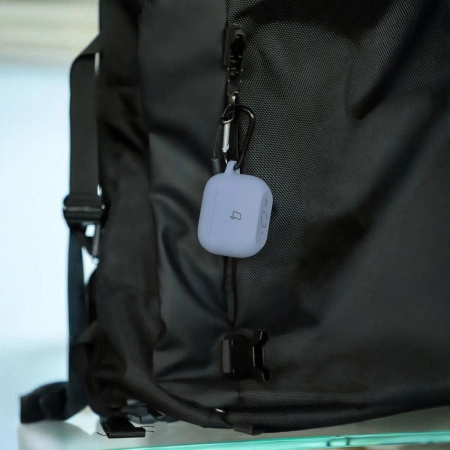 Silikonowe etui z karabińczykiem Bizon Case Headphone Silicone do AirPods 4, jasnozielone