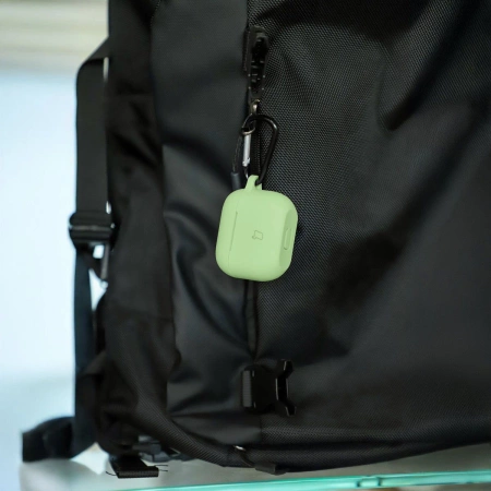 Silikonowe etui z karabińczykiem Bizon Case Headphone Silicone do AirPods 4, jasnozielone